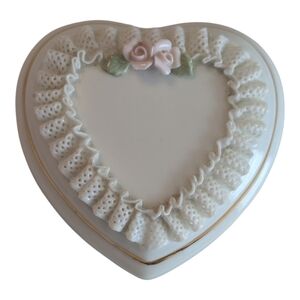 VTG Otagiri Japan Raised Roses Ribbon & Gold Accent Lidded Heart Trinket Box